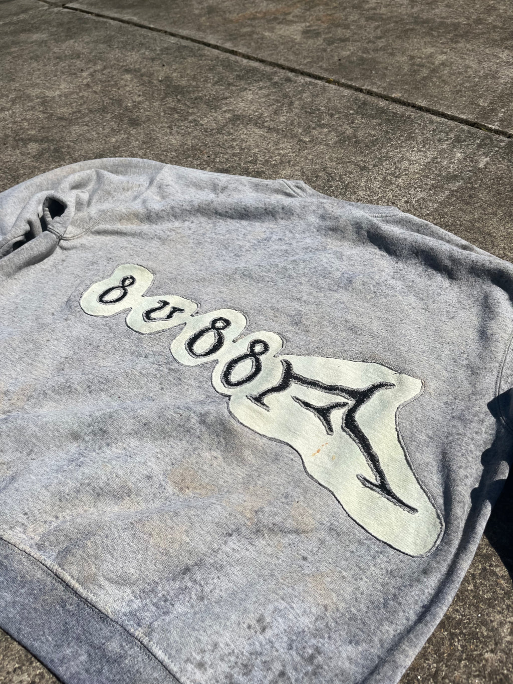 Embroidered 2 tone crewneck