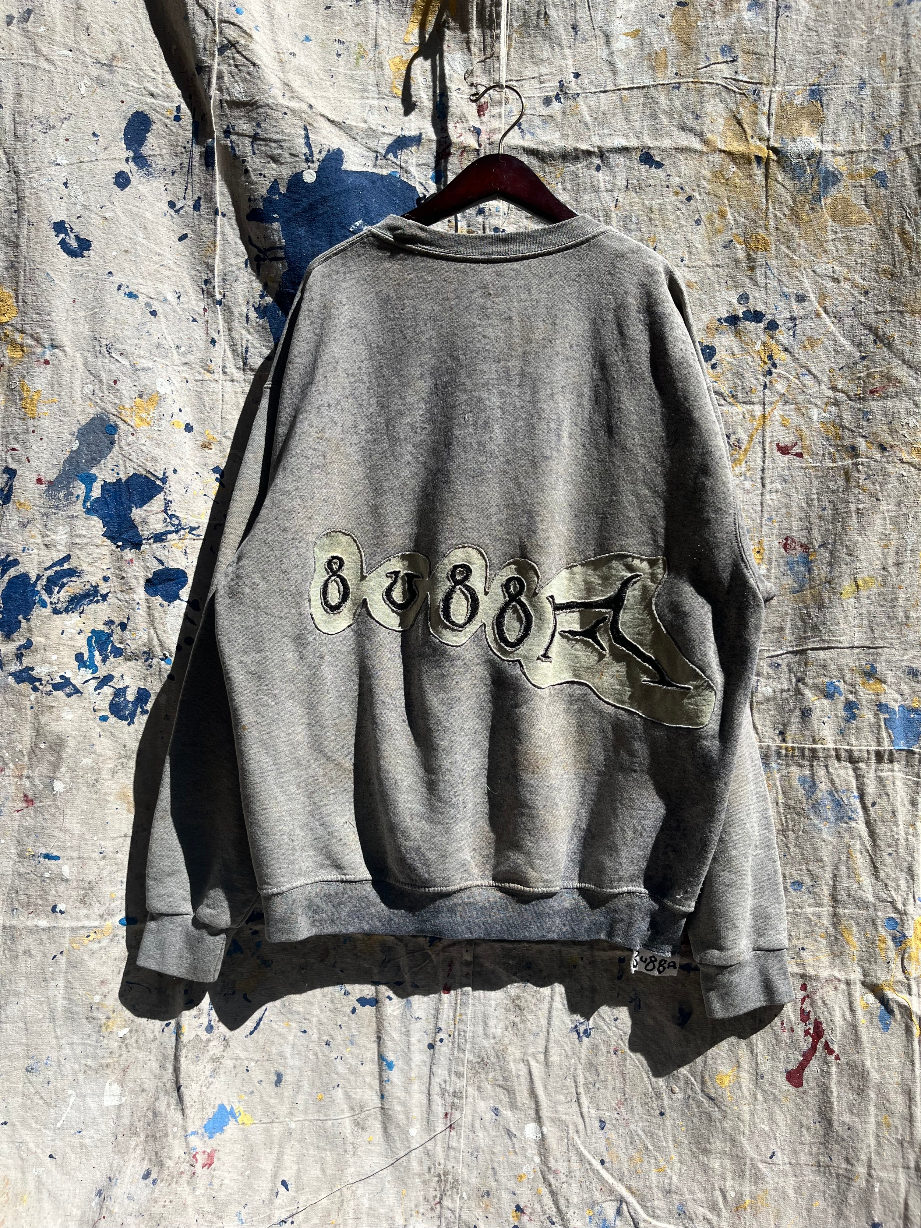Embroidered 2 tone crewneck